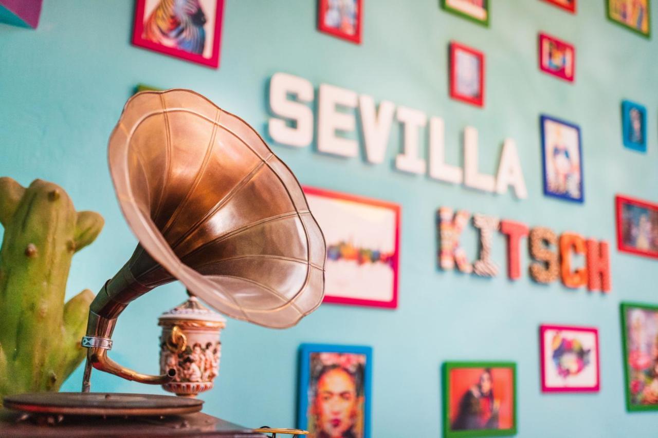 Sevilla Kitsch Hostel Art Exterior photo